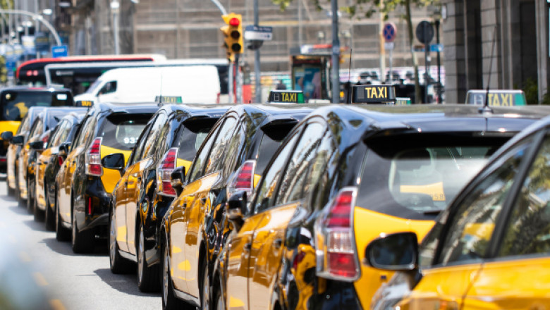 Your Ultimate Guide to Booking a Taxi Barcelona 8 Plazas for Group Travel