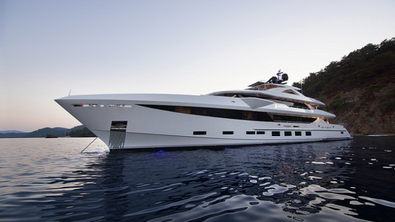 Exploring Chicago’s Skyline from the Water: Yacht Rental Insights