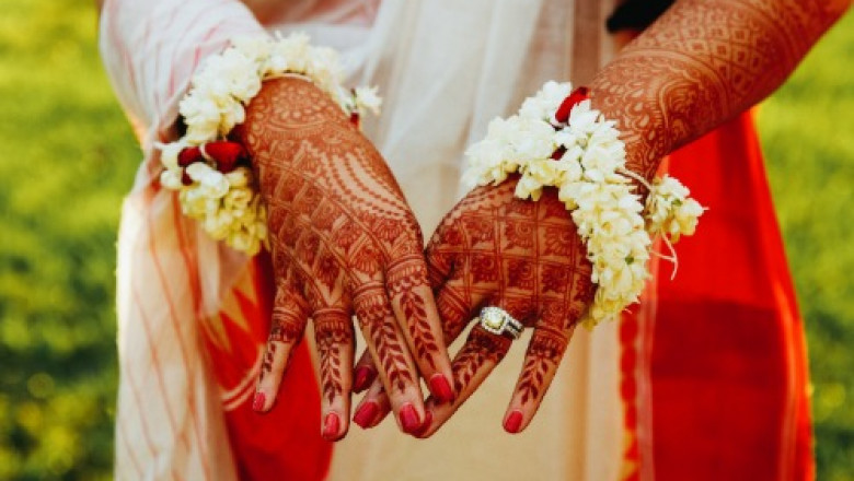 Make memories more beautiful with an affordable mehndi artist in Pune