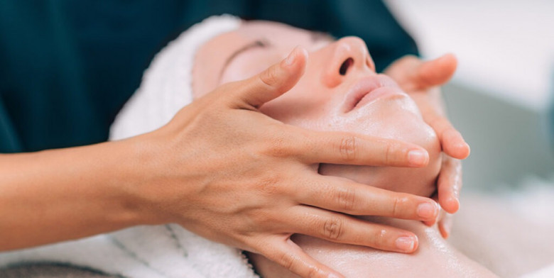 Deep Cleansing Facial with Extraction in Dubai