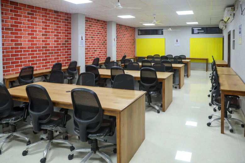 Shared Office-Space in Bhopal for Freelancers & Startups