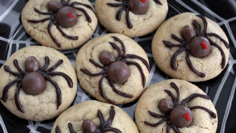 Spider Cookies - Everyday Dishes