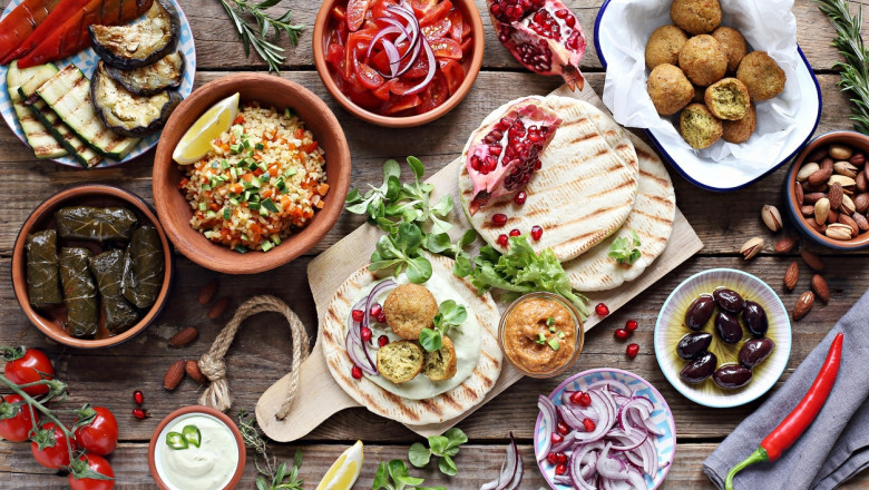 Die Vielfalt griechischer Spezialitäten: Von Meze bis Hauptgerichten