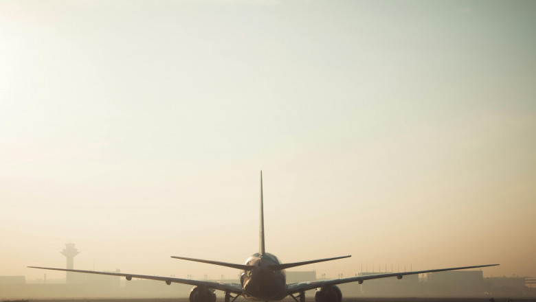 How do I talk to a human at Iceland Air?