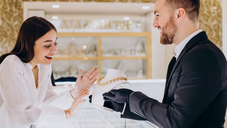 Are Scrap Gold Buyers the Right Choice for Liquidating Your Jewelry and Precious Metals?