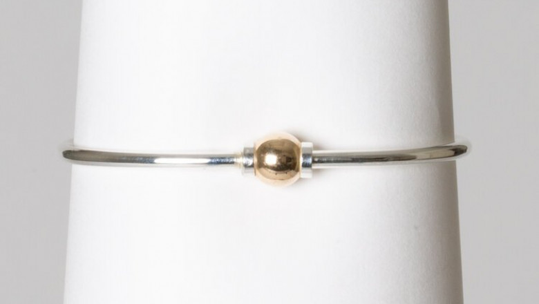 May and January Birthstone Bracelets: A Beautiful Way to Celebrate Your Birth Month