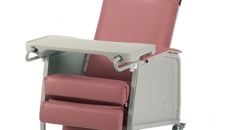 Hospital Chair Recliner vs. Traditional Chair: Which is Better for Patients?
