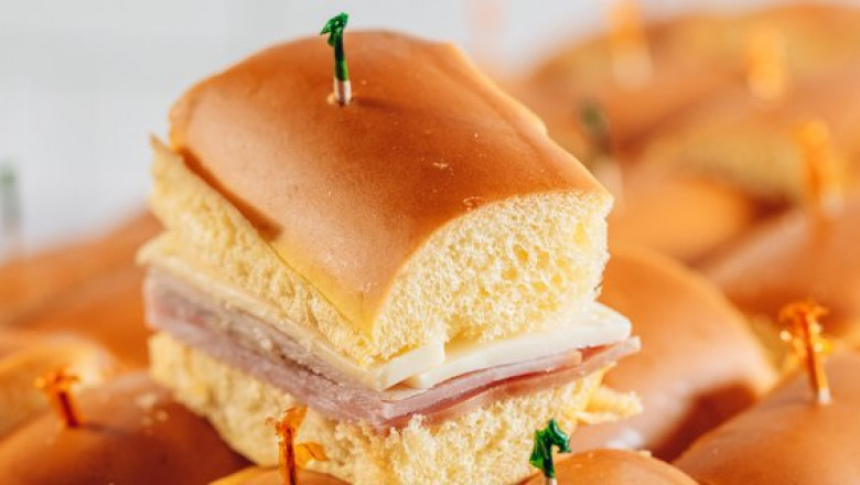 What to Look for in a Miramar Cuban Bakery for Your Party Catering