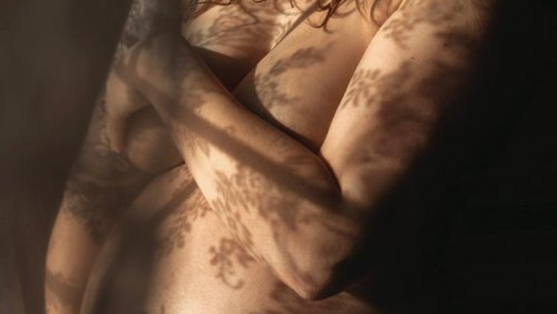 Maternity Boudoir: A Gift That Honors the Beauty of Motherhood