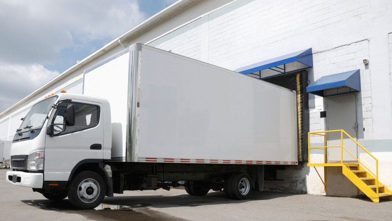 Cómo Elegir el Mejor Transportista de Caja Seca para Garantizar Entregas Seguras