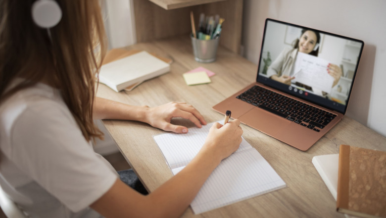 Navigating the Digital Classroom: Conquering Your Online Classes with Confidence