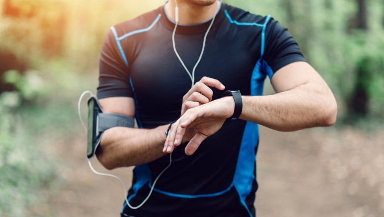 The global fitness tracker market is growing at an exponential pace owing to increasing preference for energy efficient wearable devices