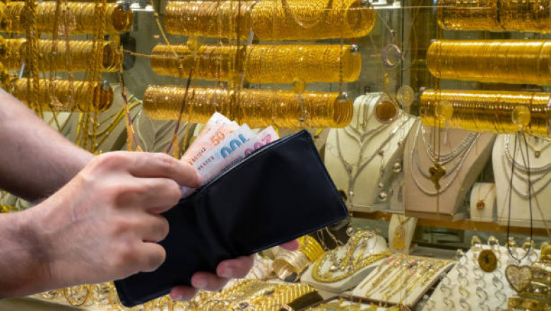 Top 5 Things to Consider Before Selling Your Gold: A Complete Guide