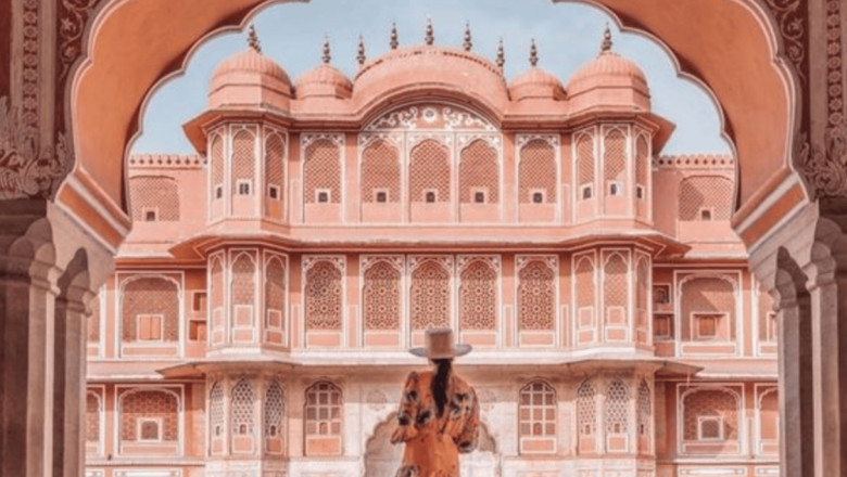"Explore Jaipur's Iconic Landmarks on a Private Day Trip from Delhi"
