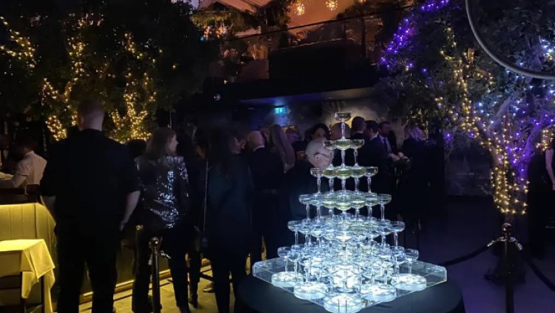 Champagne Towers & Fountain Displays for Unforgettable Moments