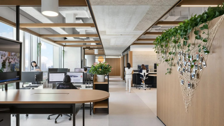 Tailored Office Solutions: Choosing Between Managed Offices and Coworking Spaces