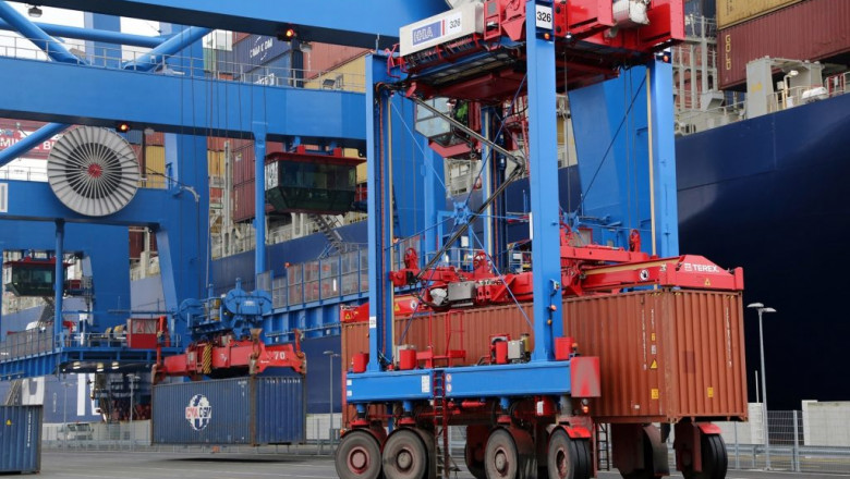 Straddle Carrier Market Analysis: Competitive Landscape and Market Share of Leading Equipment Manufacturers