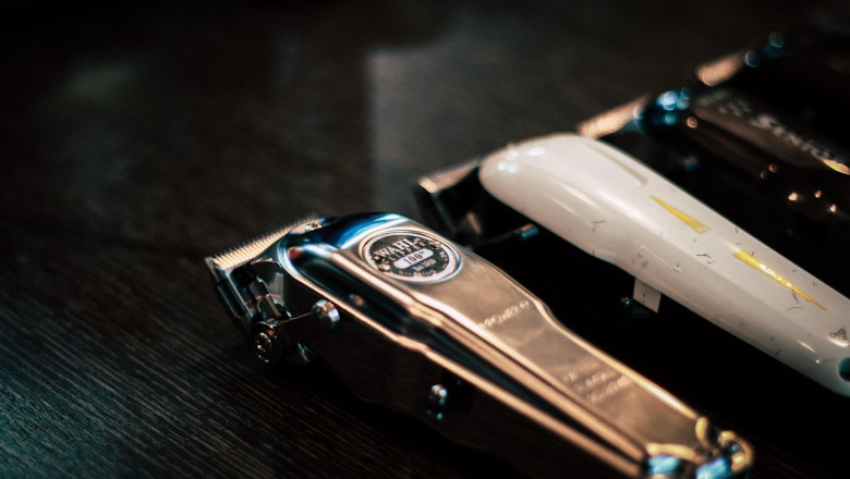 Wahl vs JRL (2025) – Comparing Top Clippers & Trimmers for Barbers & Grooming Pros