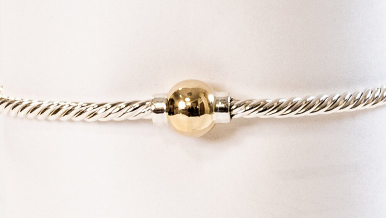 Lexaco Introduces The Twist Jewelry: A Timeless Collection Featuring the Signature Twist Bracelet