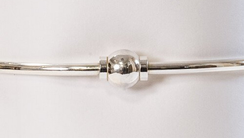 Timeless Jewelry: The Elegance of Compass Necklaces and Cape Cod Bracelets