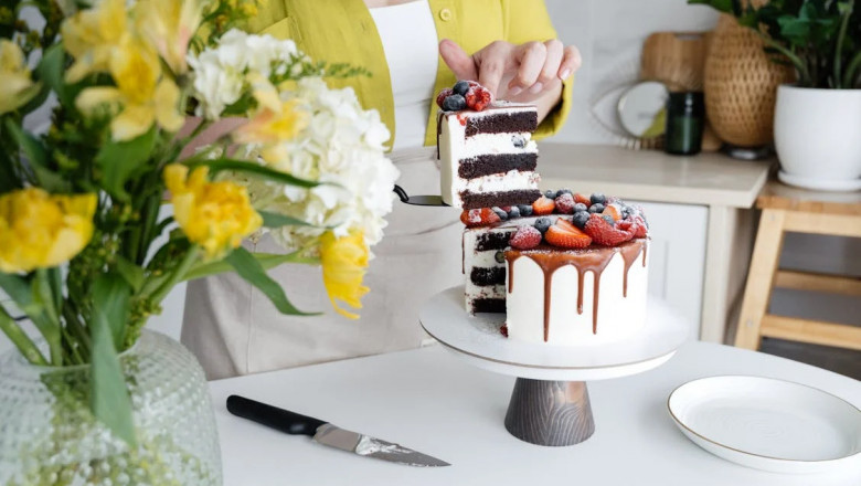 Top Cake and Flower Pairings That Will Melt Their Heart