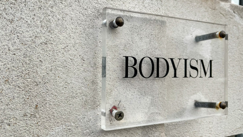 Acrylic Signs Near Me: The Perfect Blend of Style and Professionalism