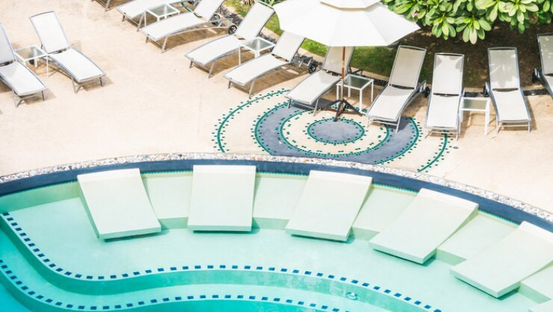 Top 5 Design Ideas for Outdoors with Travertine Paving Tiles