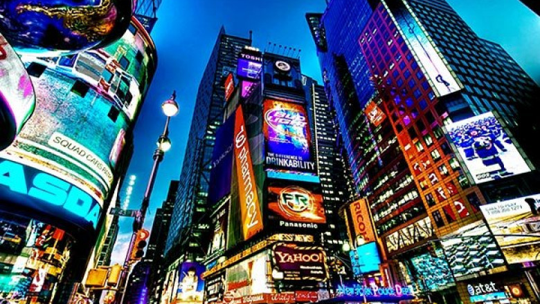 How to Customize Commercial Displays to Maximize Brand Impact and Engagement