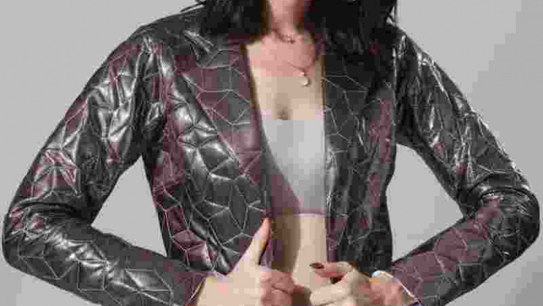 Chill in Style: The Best Summer Jackets for Women to Keep You Cool and Fashionable