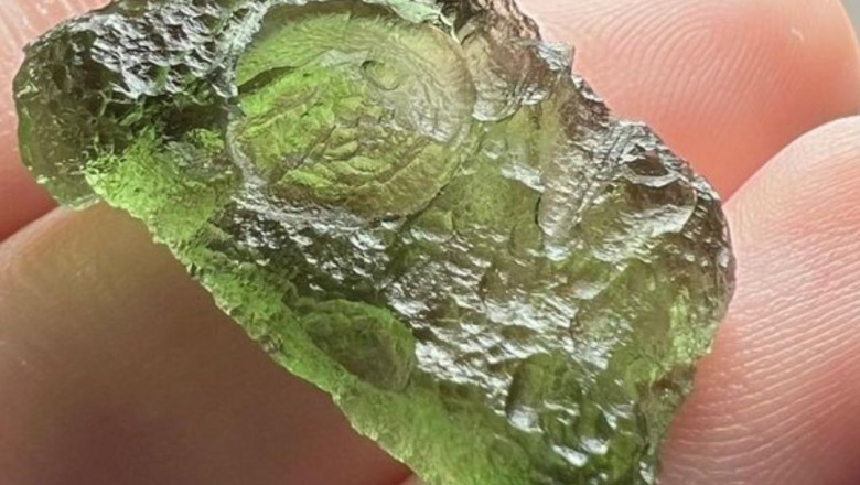 Unveiling the Beauty: Aquamarine vs. Moldavite