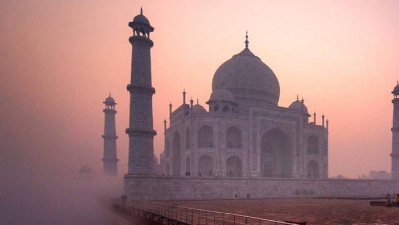 Taj Mahal Sunrise Tour by Car from Delhi
