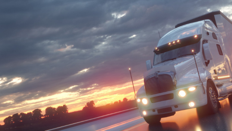 Reliable 24/7 Roadside Assistance in Toronto | Toronto Truck and Tire Centre