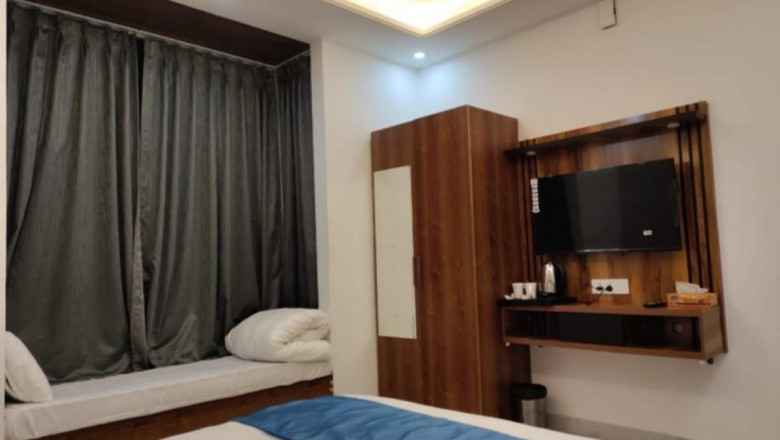 Rooms with Bathtub in greater Noida