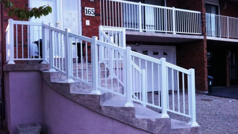 Upgrade Your Outdoor Space with Strong and Stylish Railings π‘β¨