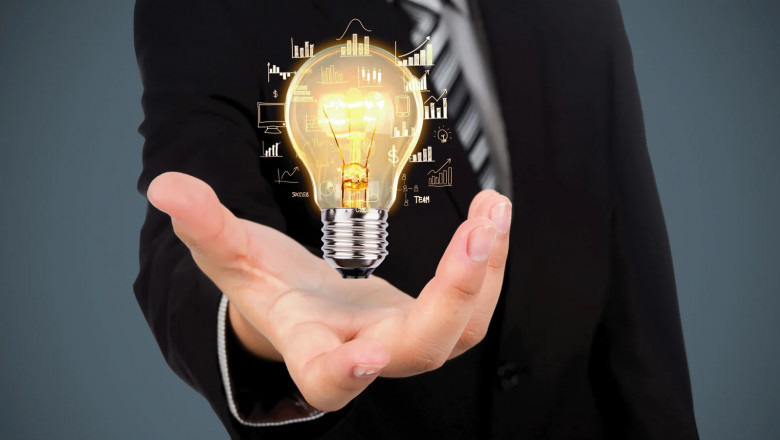 Exploring the Role of Emotional Intelligence in Effective Self-Management for Professionals
