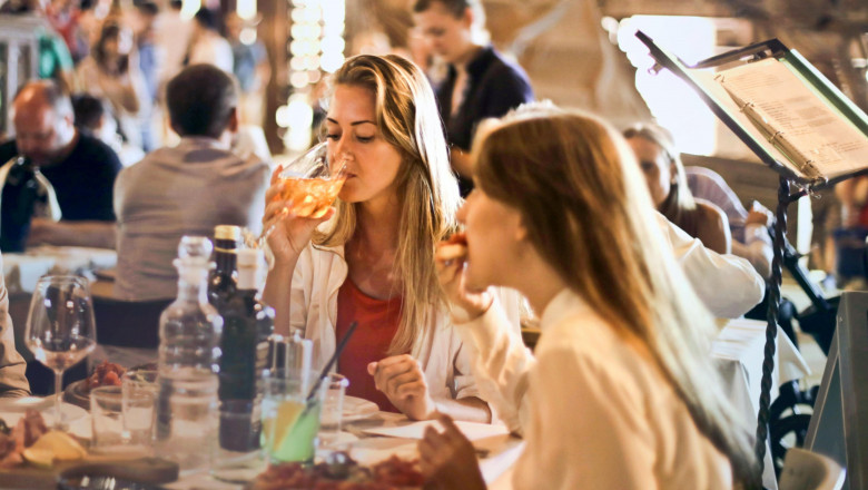 Discover Top Restaurants in Surfers Paradise – Start at The Local Tavern