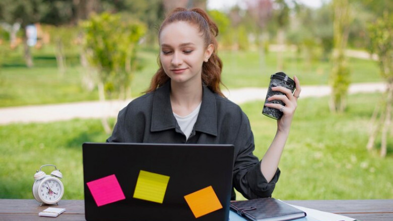 How to Balance a Full-Time Job While Taking Online Classes