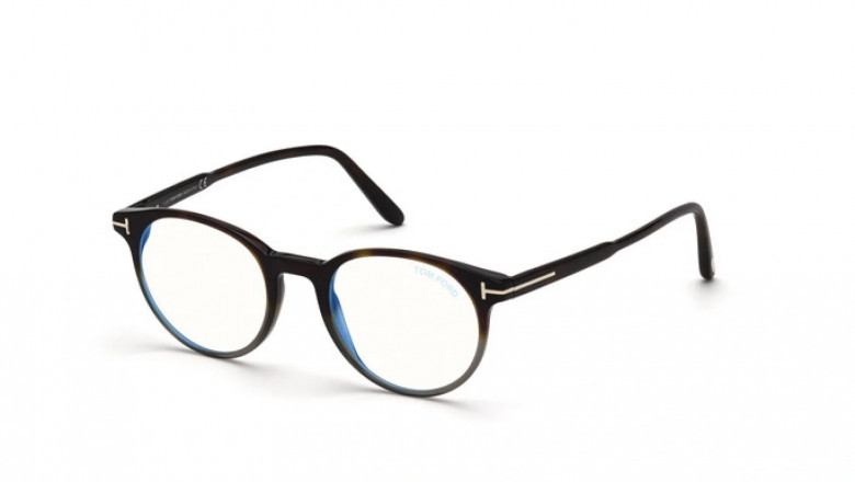 Top Benefits of Shopping at an Online Eyeglass Shop
