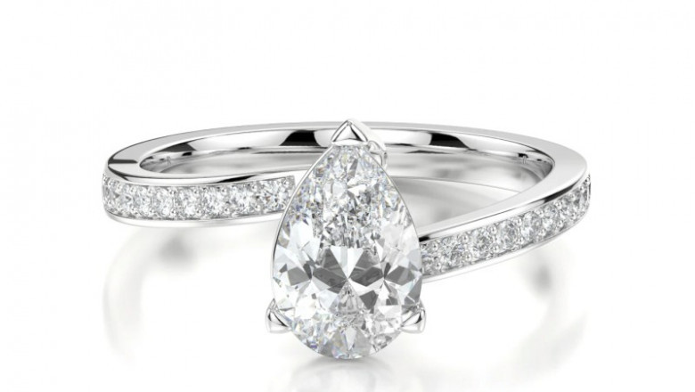 Explore Regal London’s Pear-Shaped Engagement Ring Collection