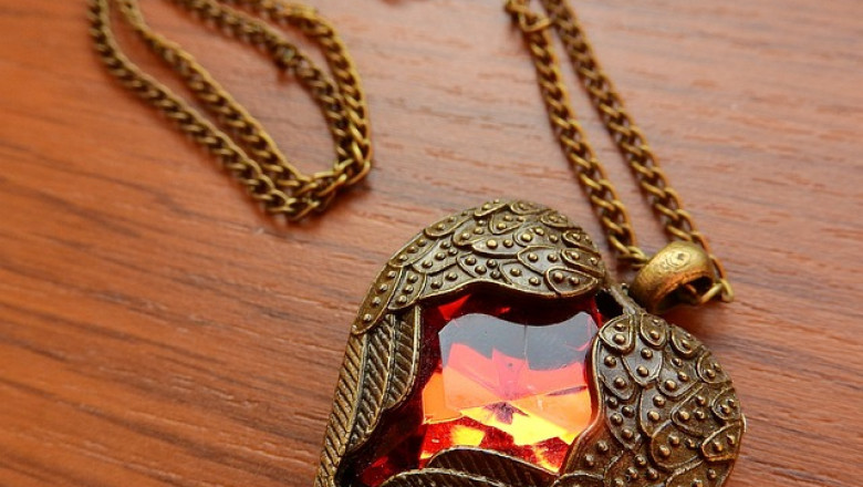 Buy Artificial Jewellery For Spacial Person!