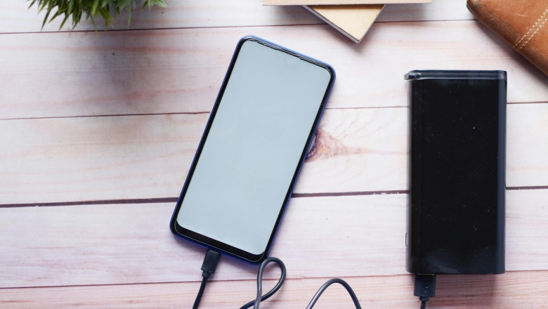 The Singapore Power Bank Market: Trends, Innovations, and the Rise of Solar-Powered Solutions