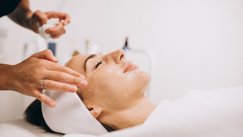 Why get a deep cleansing facial with extraction?