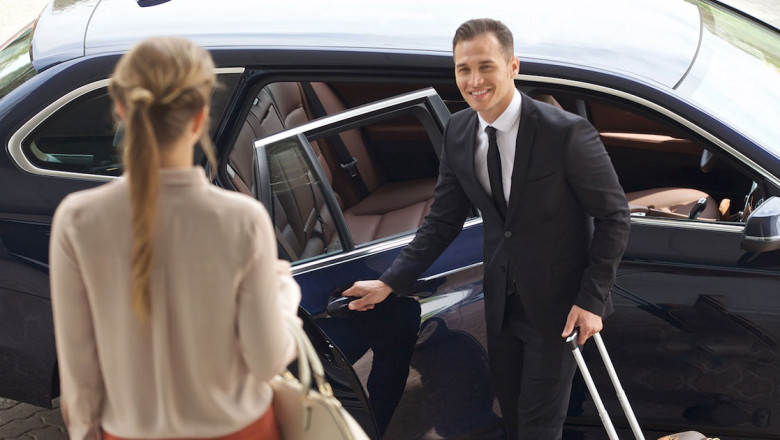 Airport Transfers in Greenford &amp; Luxury Car Hire in Greenwich With Seymour