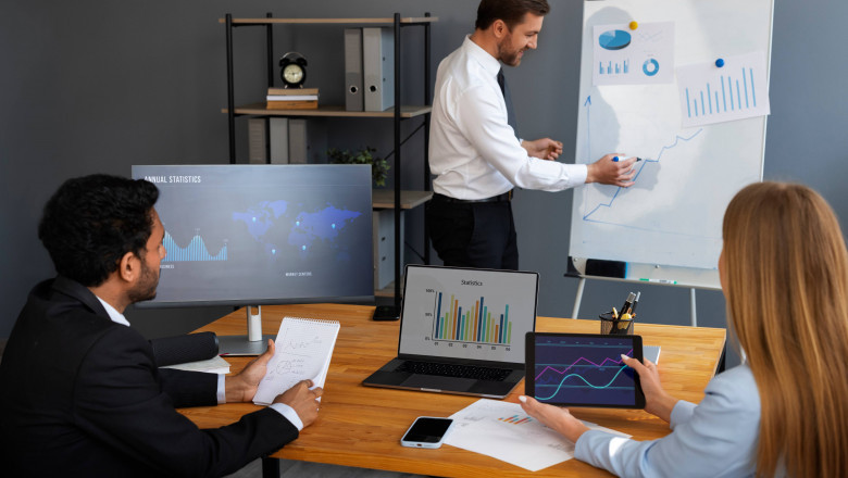 Why UAE Companies Are Switching from Bayzat to MaxHR in 2025