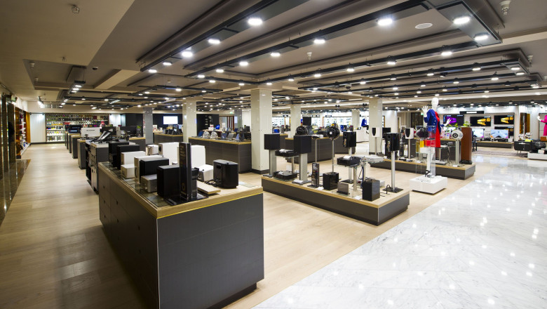 Airport Retailing Consumer Electronics Market Benefits From Omnichannel Retail and Digital Payment Integration