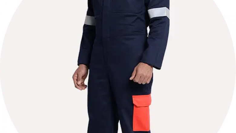FR Coveralls vs. Regular Coveralls: What’s the Difference and Why It Matters