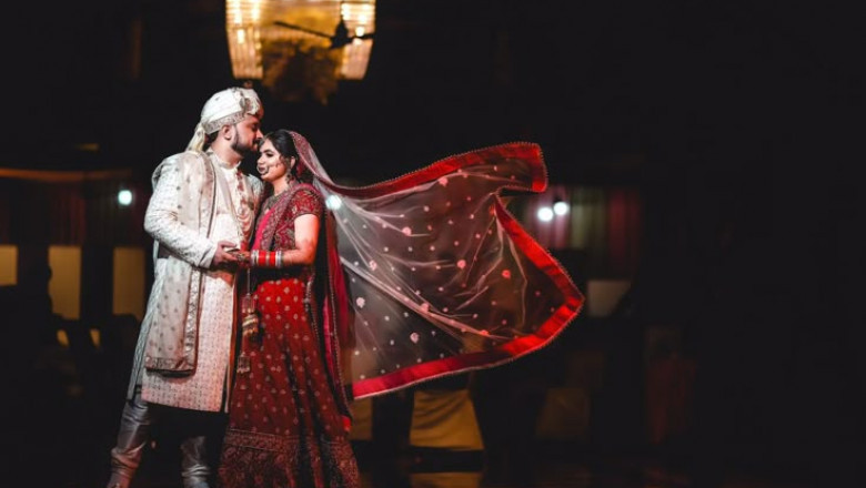 Get The Best Clicks With These Onstage Poses For Your Wedding Album Today
