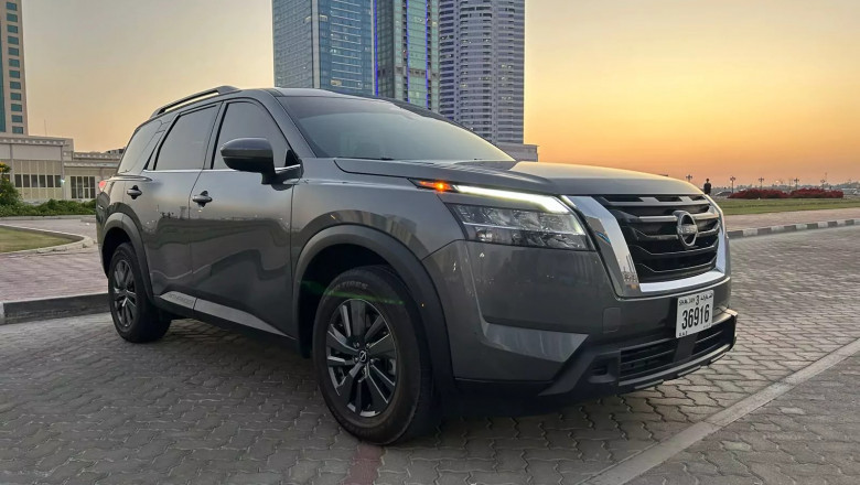 Why Tourists Prefer Renting Cars in Sharjah