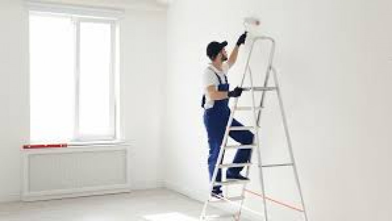 How the Handyman Hourly Rate Compares to Specialized Contractors